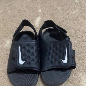 euc black nike sandals